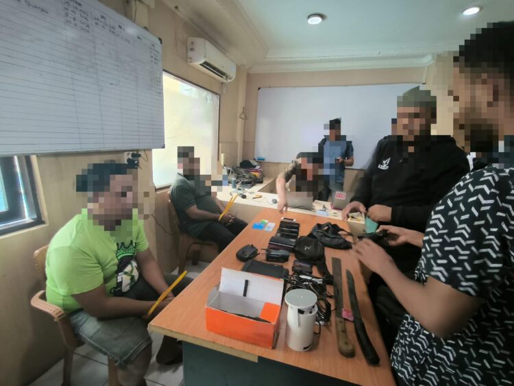 Ⓒ Hak cipta foto di atas dikembalikan sesungguhnya kepada pemilik foto Ⓒ Hak cipta foto di atas dikembalikan sesungguhnya kepada pemilik foto