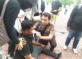 Aksi Cepat di Tengah Demonstrasi: Tim Medis Polda Aceh Beri Bantuan Oksigen bagi Peserta Aksi yang Tumbang