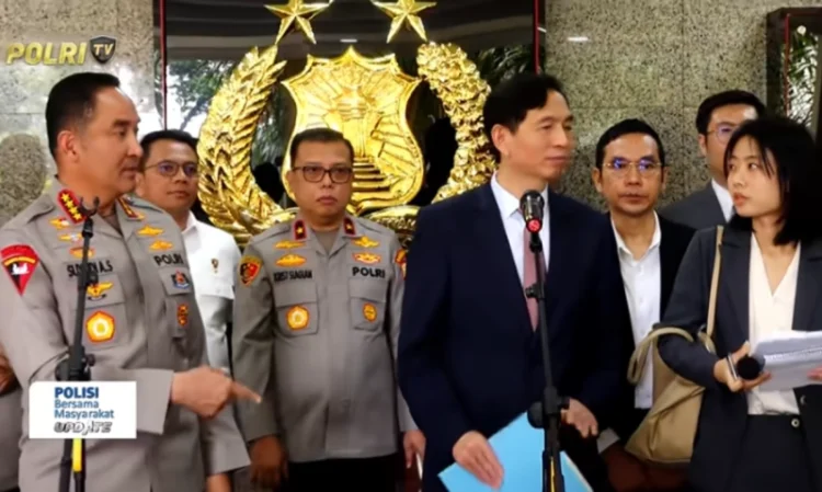 Ⓒ Hak cipta foto di atas dikembalikan sesungguhnya kepada pemilik foto Ⓒ Hak cipta foto di atas dikembalikan sesungguhnya kepada pemilik foto